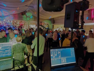 ECM DJ Service auf der Weihnachtsfeier eines bekannten Autozulieferers aus Niederbayern in der Schubert Eventhalle in Osterhofen