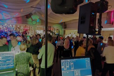 ECM DJ Service auf der Weihnachtsfeier eines bekannten Autozulieferers aus Niederbayern in der Schubert Eventhalle in Osterhofen