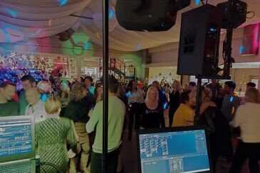 ECM DJ Service auf der Weihnachtsfeier eines bekannten Autozulieferers aus Niederbayern in der Schubert Eventhalle in Osterhofen