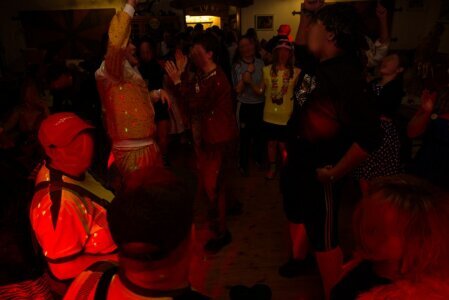 Eva und Christian vom ECM DJ Service heizen den Faschingsnarren beim Fasching in Griesbach Markt Reisbach im Gasthaus zur Post ein